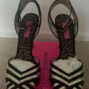 BETSEY JOHNSON Heels